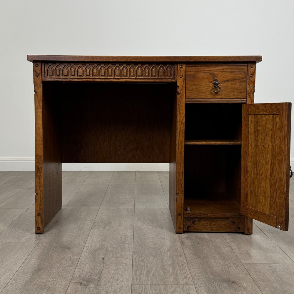 Antique 20th Century Single Pedestal Desk In Oak  View II