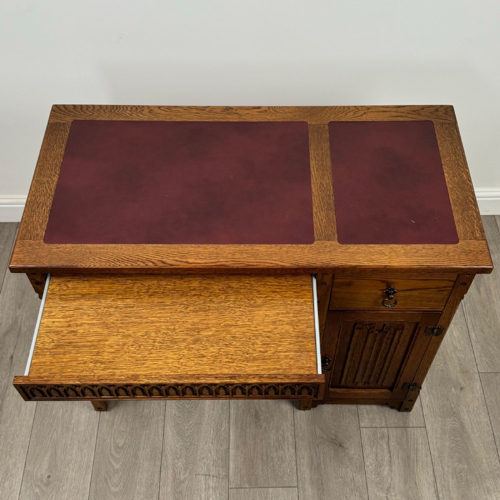 Antique 20th Century Single Pedestal Desk In Oak  View XI