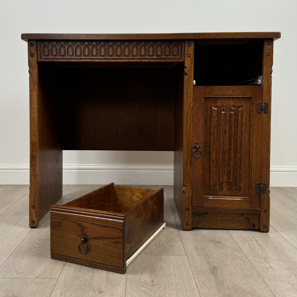 Antique 20th Century Single Pedestal Desk In Oak  View XII
