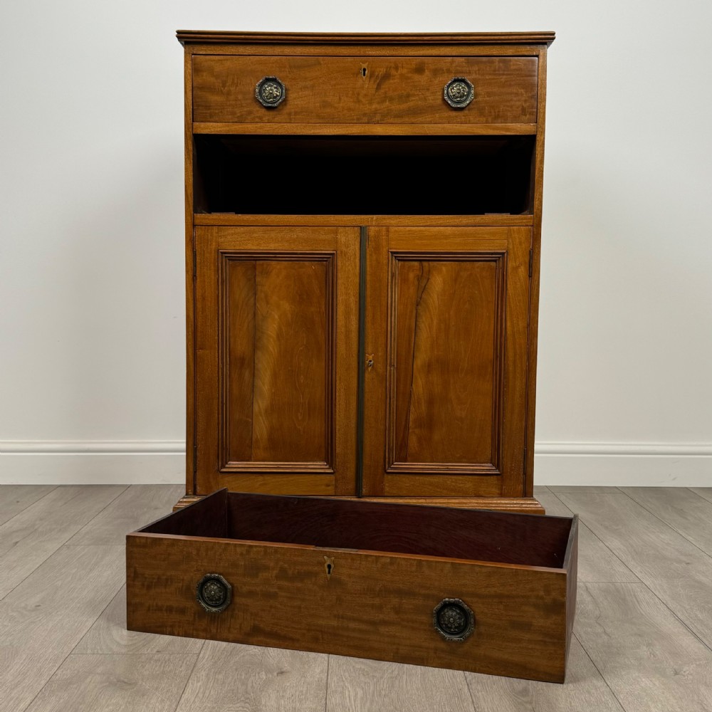  Antique 18th Century Cupboard In Mahogany  View XI