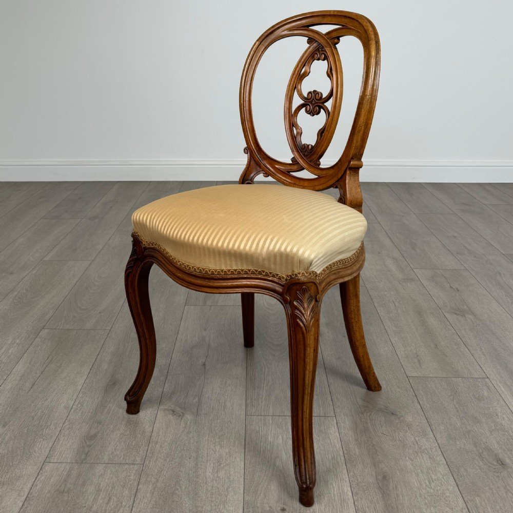 Antique 19th Century Set Of 4 Walnut Dining Chairs  View II