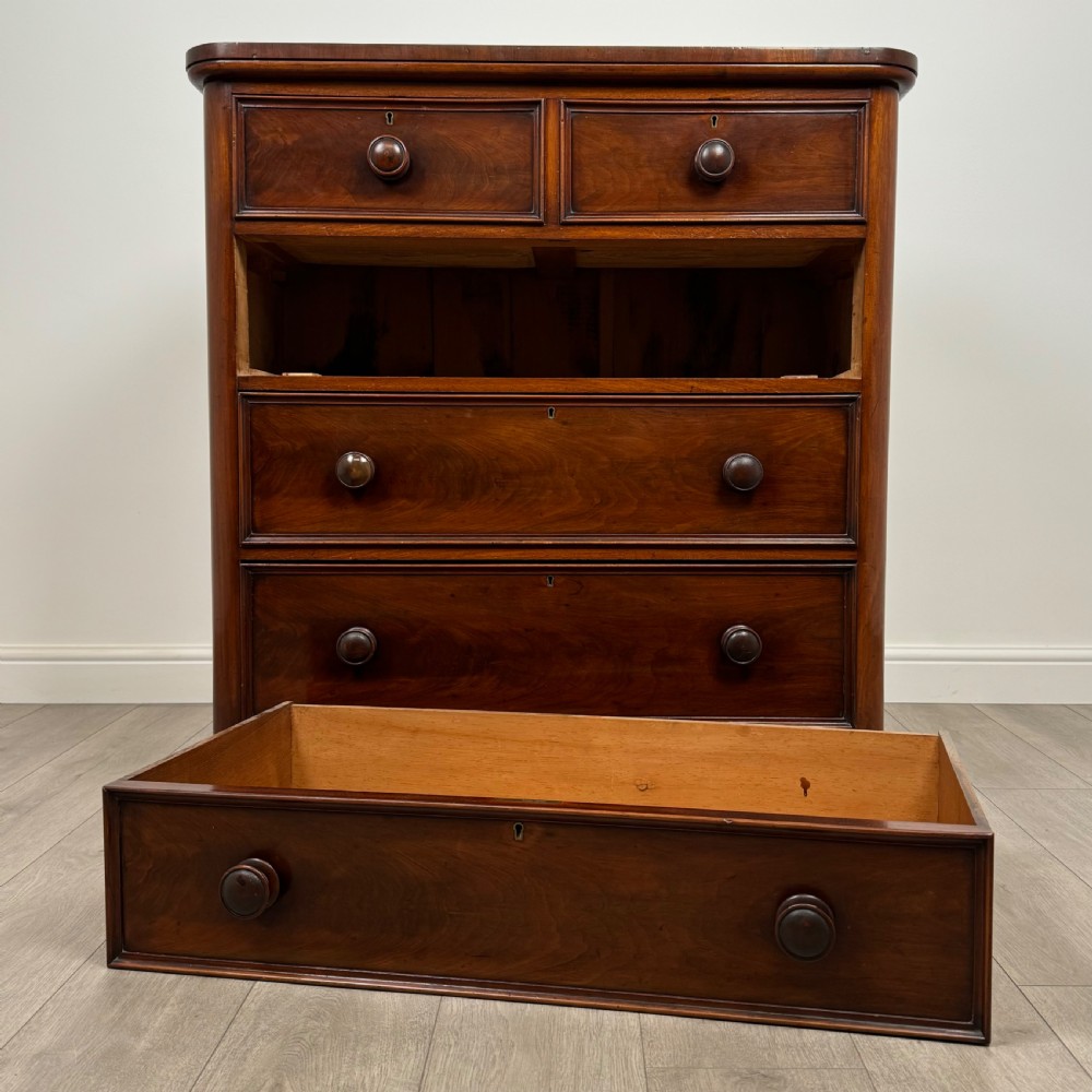Antique 19th Century Fine Quality Chest Of Drawers In Mahogany View X