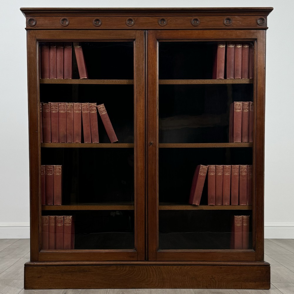 Antique 20th Century Fine Quality Display Cabinet In Walnut 