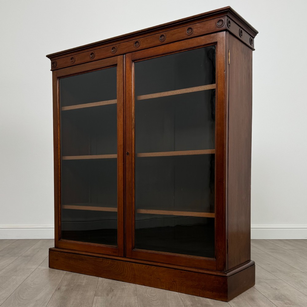 Antique 20th Century Fine Quality Display Cabinet In Walnut  View IV