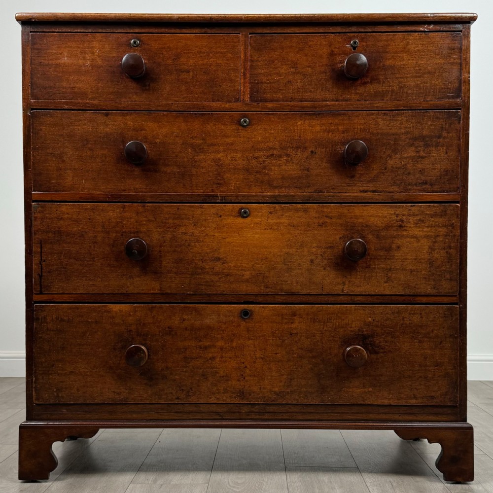 Antique 18th Century Fine Quality Chest Of Drawers In Mahogany 