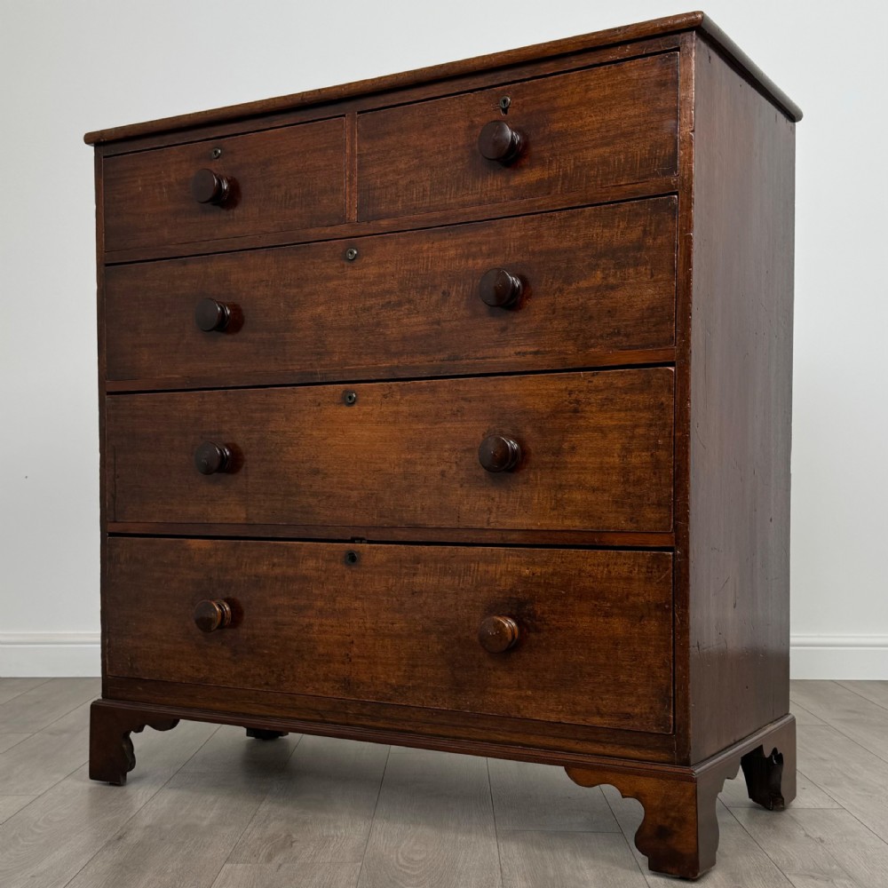 Antique 18th Century Fine Quality Chest Of Drawers In Mahogany  View II