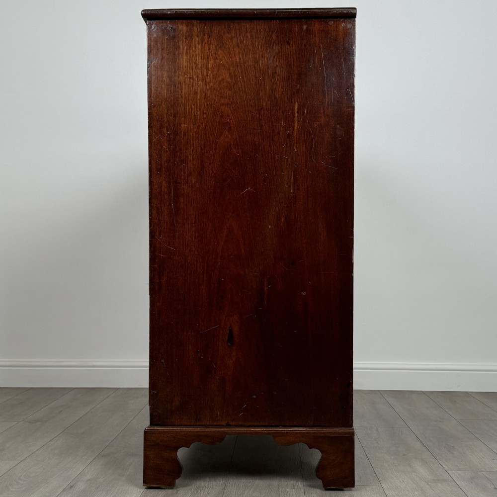 Antique 18th Century Fine Quality Chest Of Drawers In Mahogany  View III