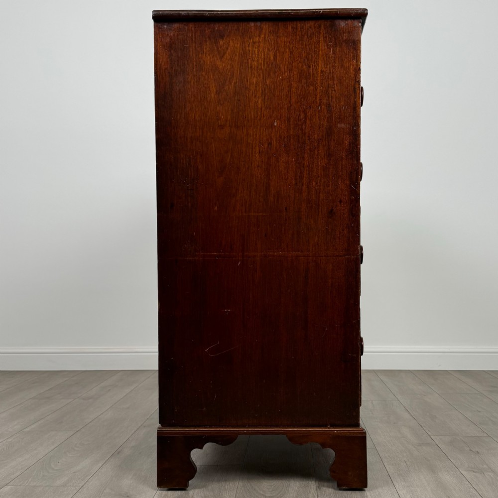 Antique 18th Century Fine Quality Chest Of Drawers In Mahogany  View VII