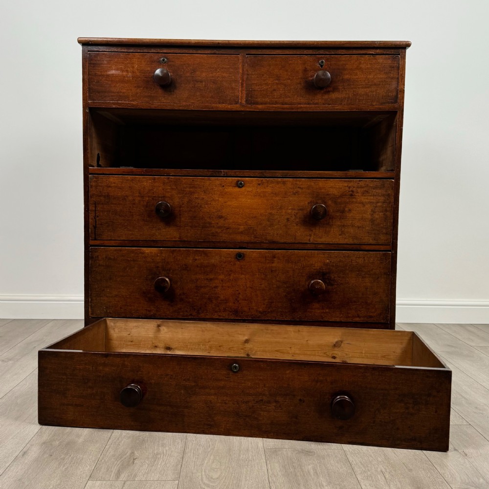 Antique 18th Century Fine Quality Chest Of Drawers In Mahogany  View X