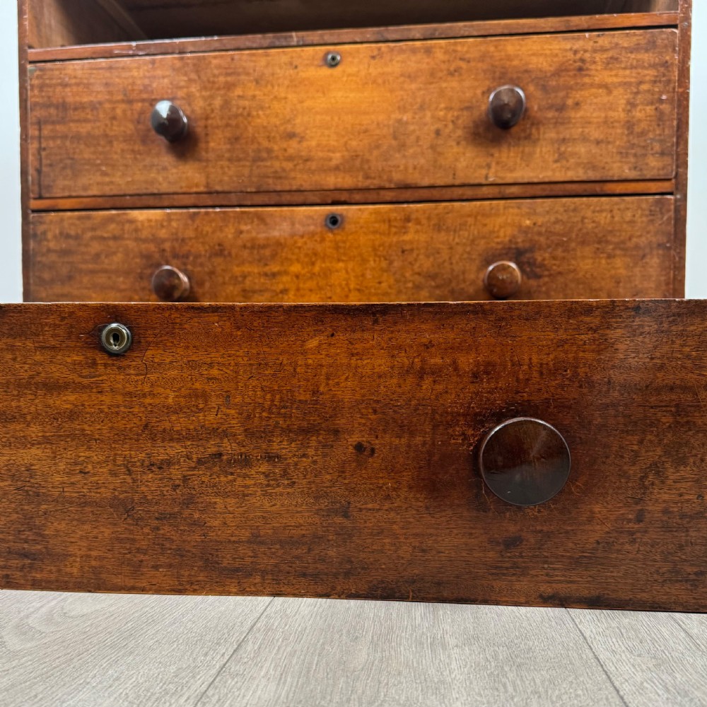 Antique 18th Century Fine Quality Chest Of Drawers In Mahogany  View XI