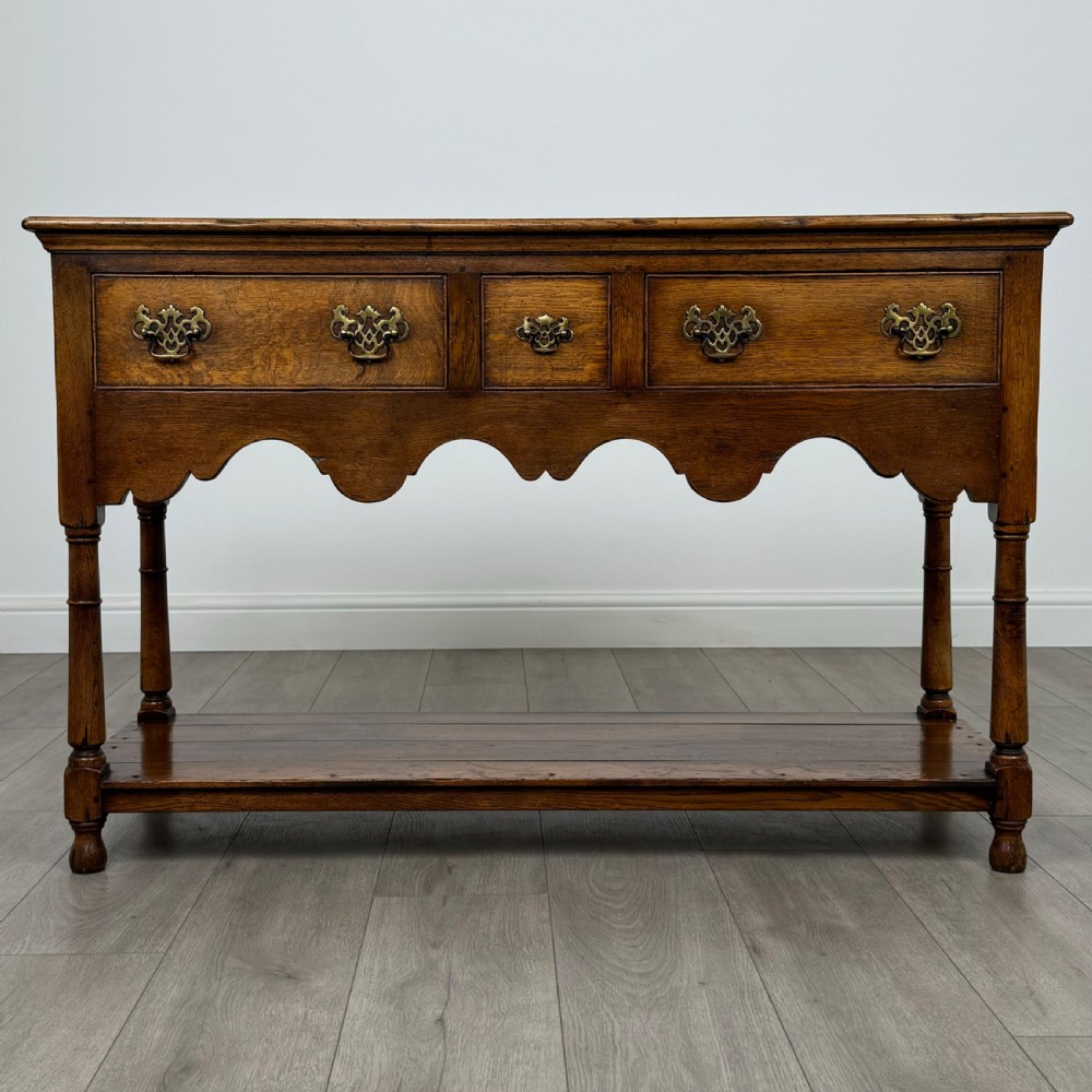 Antique 20th Century Fine Quality Dresser Base In Oak