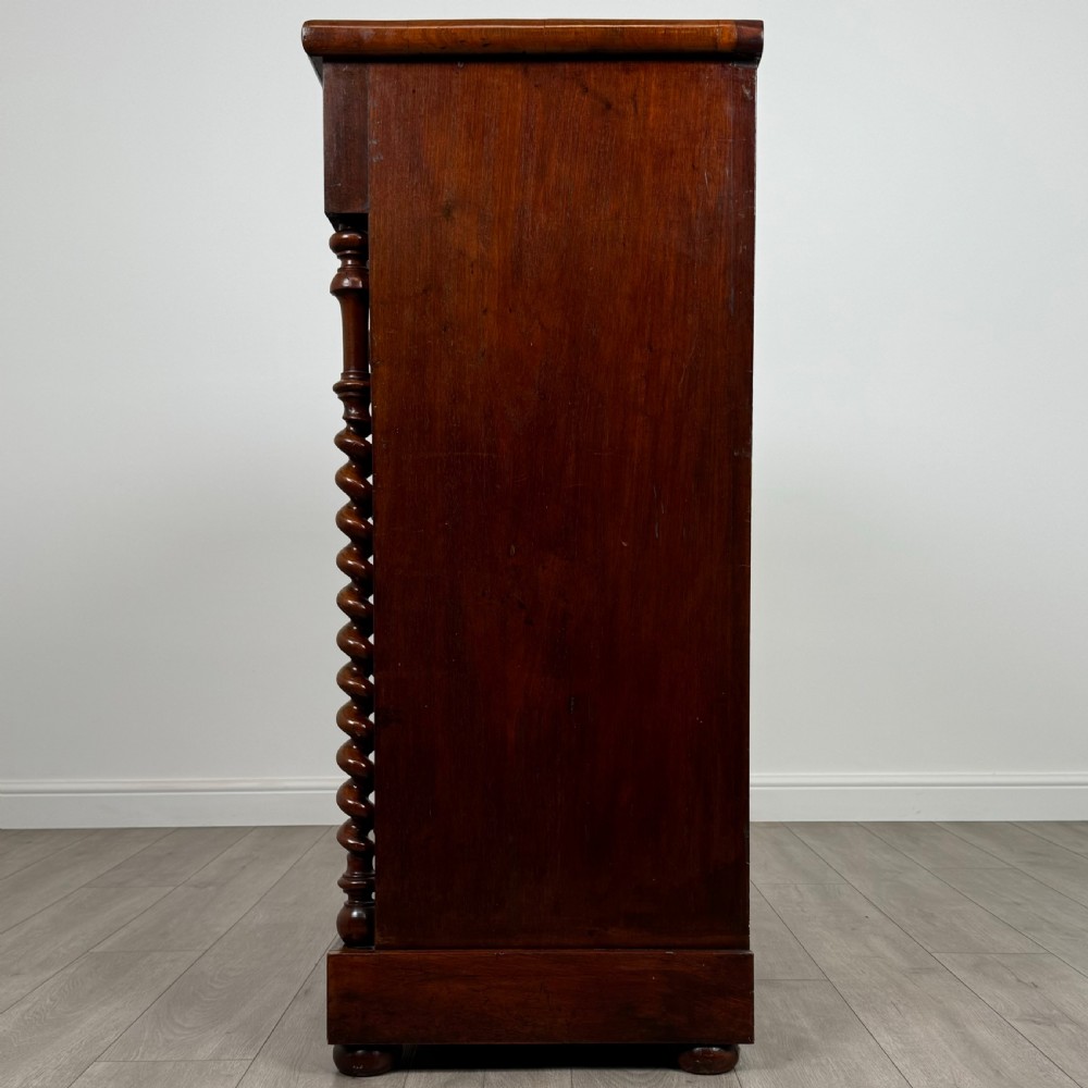 Antique 19th Century Fine Quality Chest Of Drawers In Mahogany  View III