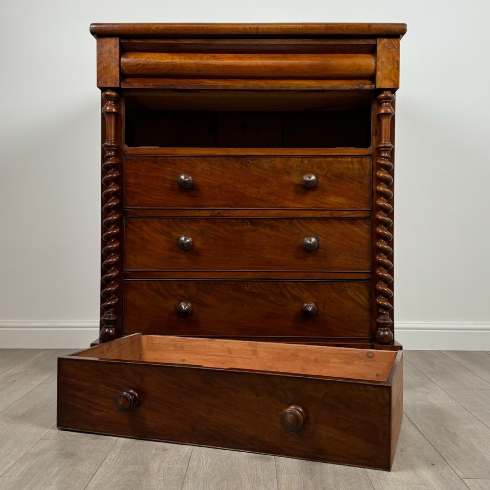 Antique 19th Century Fine Quality Chest Of Drawers In Mahogany  View XI