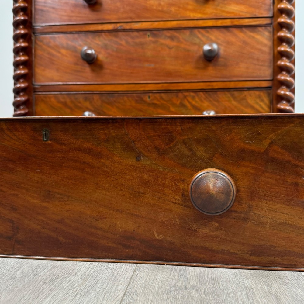 Antique 19th Century Fine Quality Chest Of Drawers In Mahogany  View XII