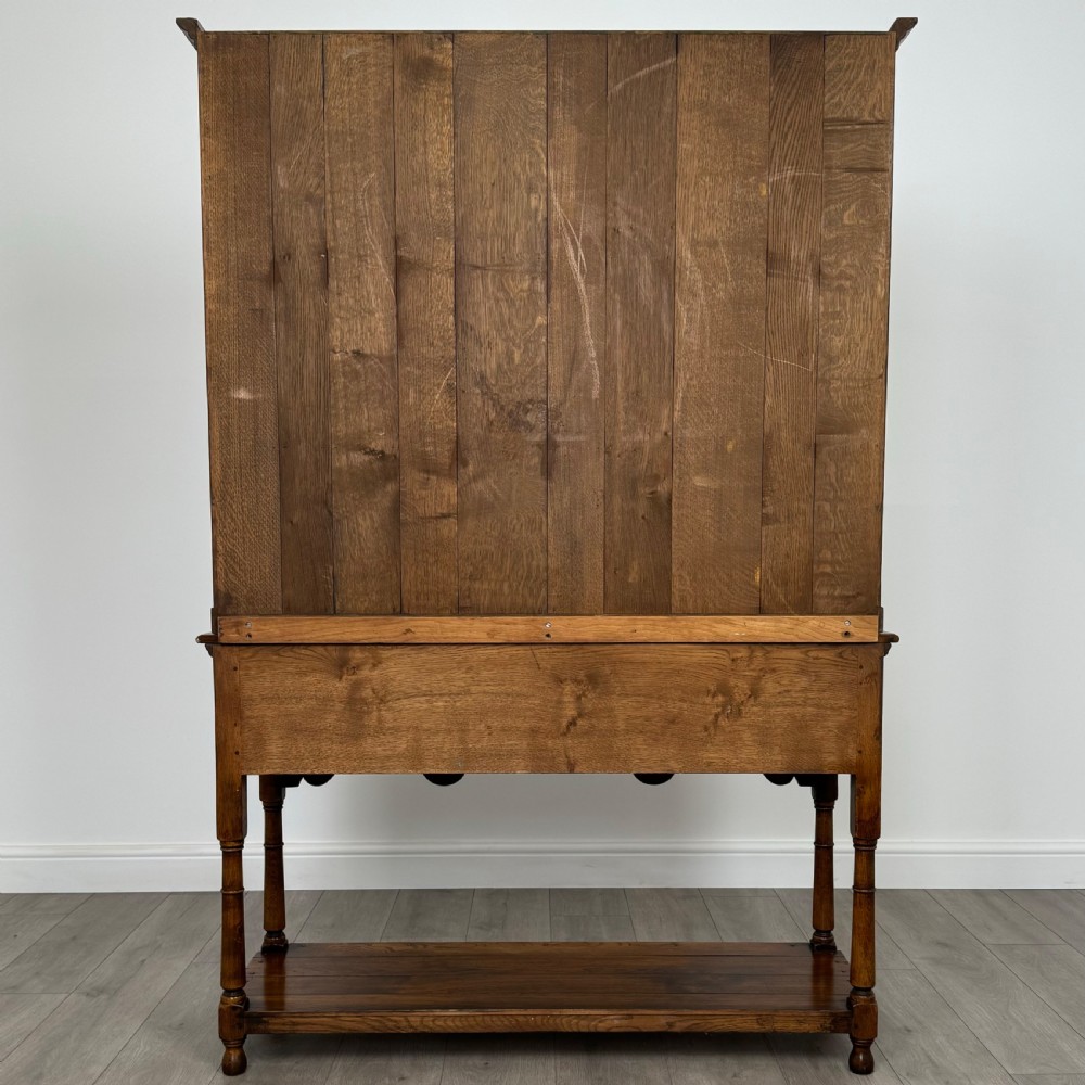 Antique 20th Century Fine Quality Dresser In Oak  View V