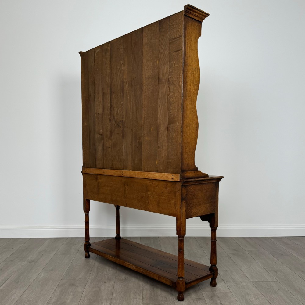 Antique 20th Century Fine Quality Dresser In Oak  View VI