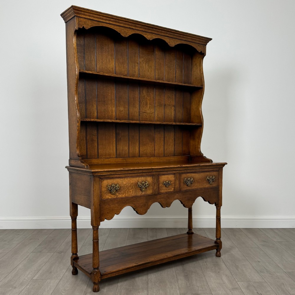 Antique 20th Century Fine Quality Dresser In Oak  View VIII