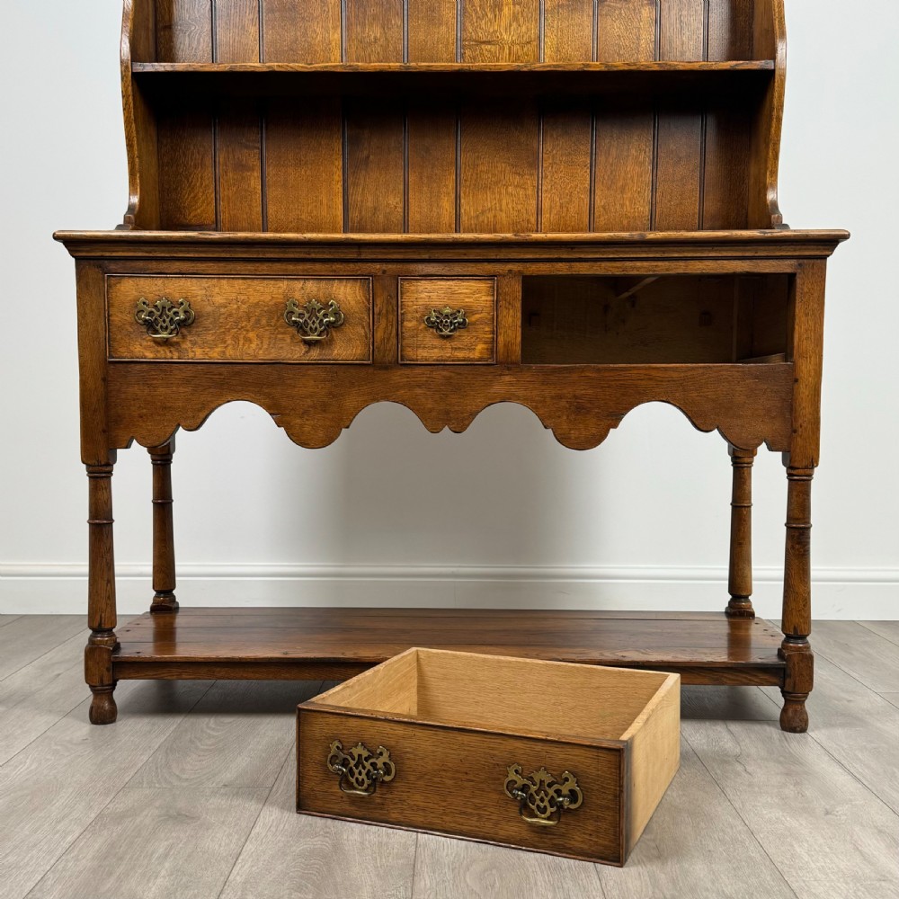 Antique 20th Century Fine Quality Dresser In Oak  View X