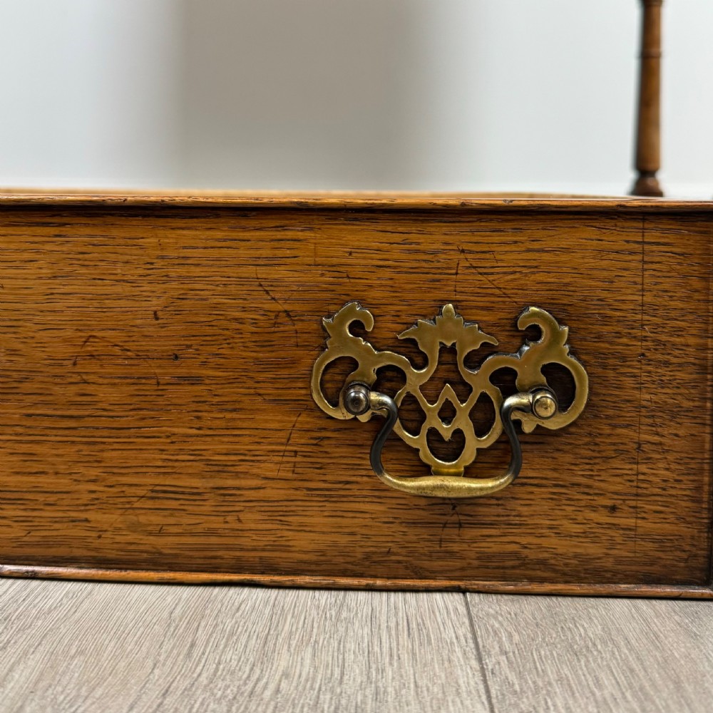 Antique 20th Century Fine Quality Dresser In Oak  View XI
