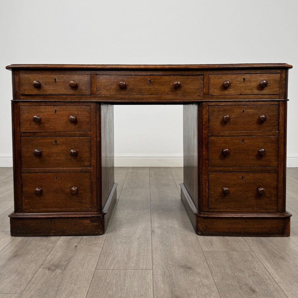 Antique 19th Century Pedestal Desk In Oak 