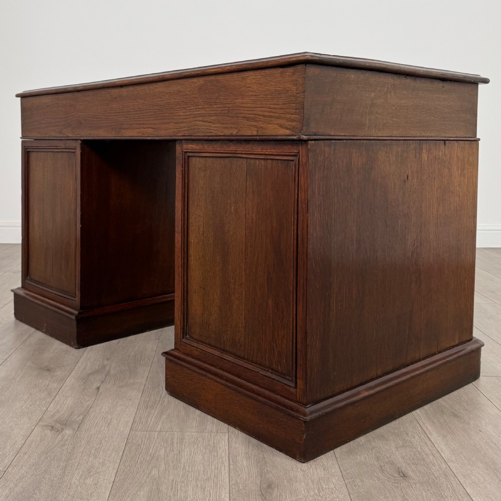 Antique 19th Century Pedestal Desk In Oak  View VI