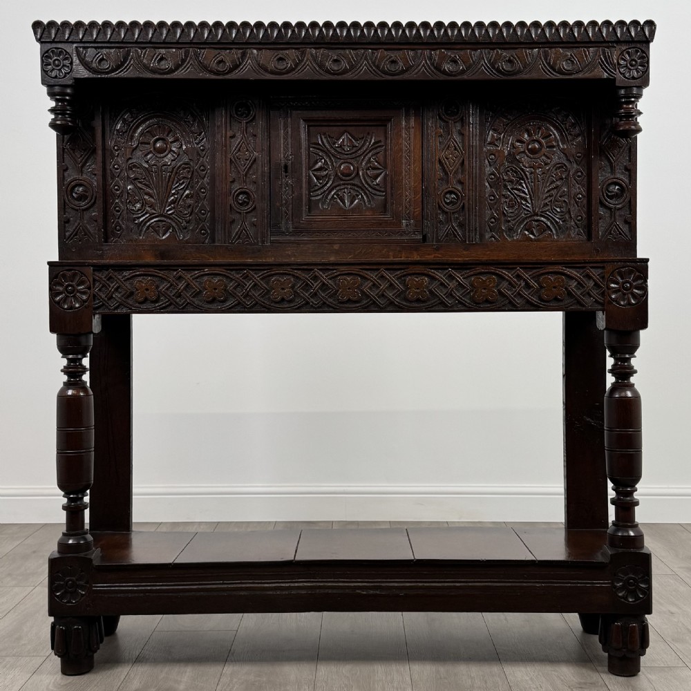 Antique 17th Century Fine Quality Carved Oak Cupboard 