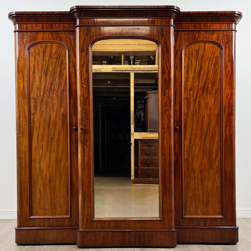 Antique 19th Century Fine Quality Large Mahogany Wardrobe 