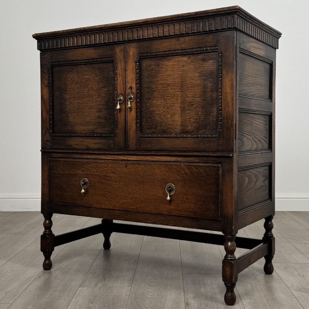 Antique 20th Century Good Quality Fitted Cupboard In Oak  View IV