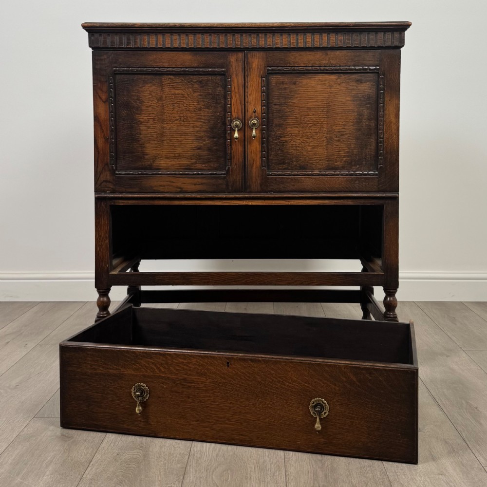 Antique 20th Century Good Quality Fitted Cupboard In Oak  View XII