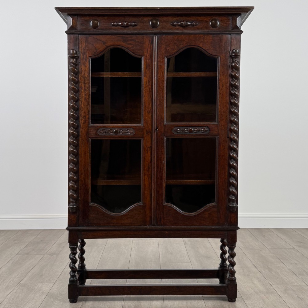 Antique 19th Century Fine Quality Display Cabinet In Oak  View II