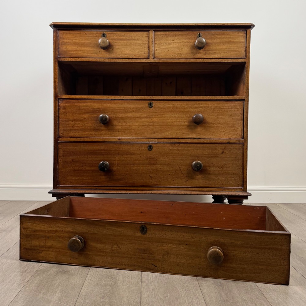 Antique 19th Century Chest Of Drawers In Mahogany  View X
