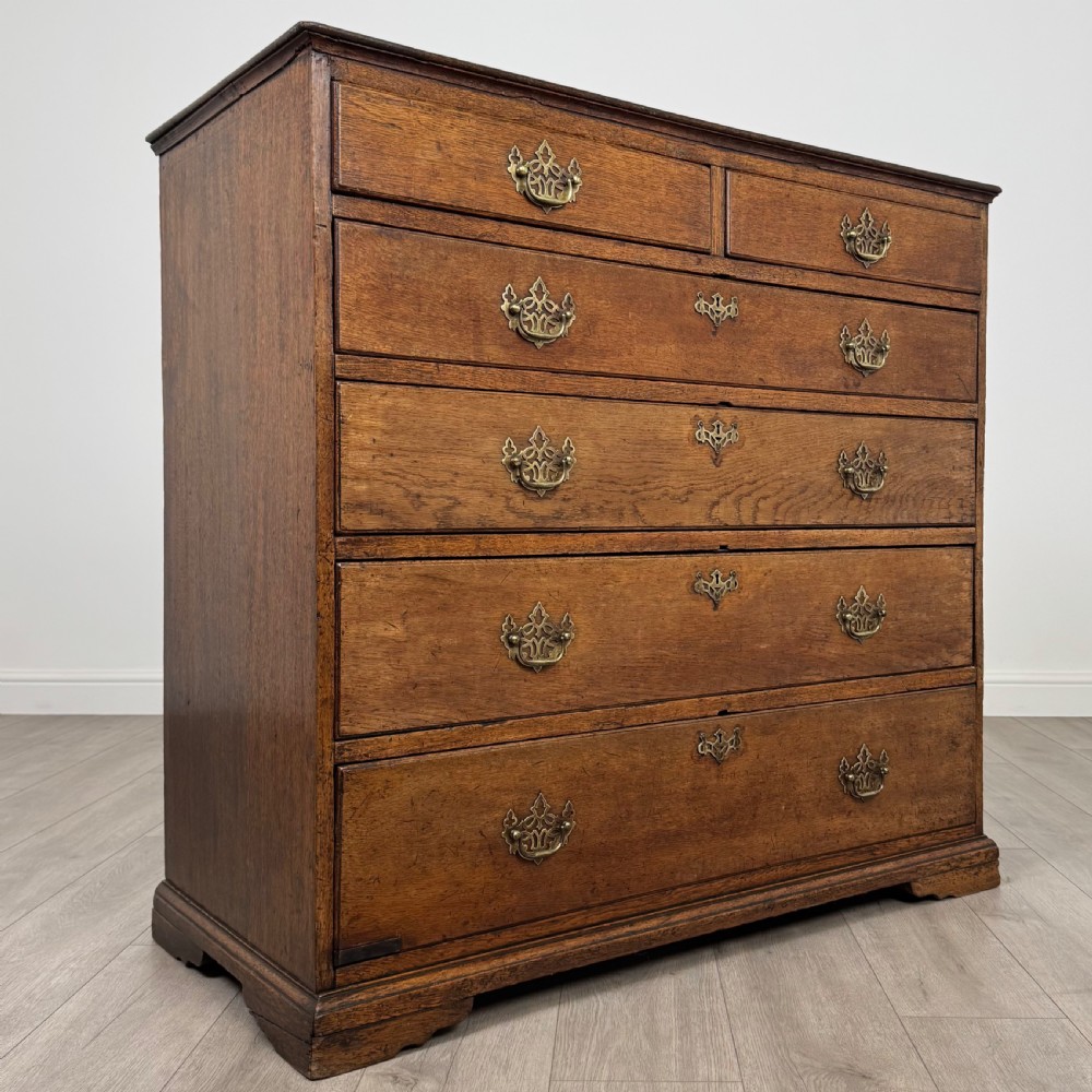 Antique 18th Century Chest Of Drawers In Oak  View VIII