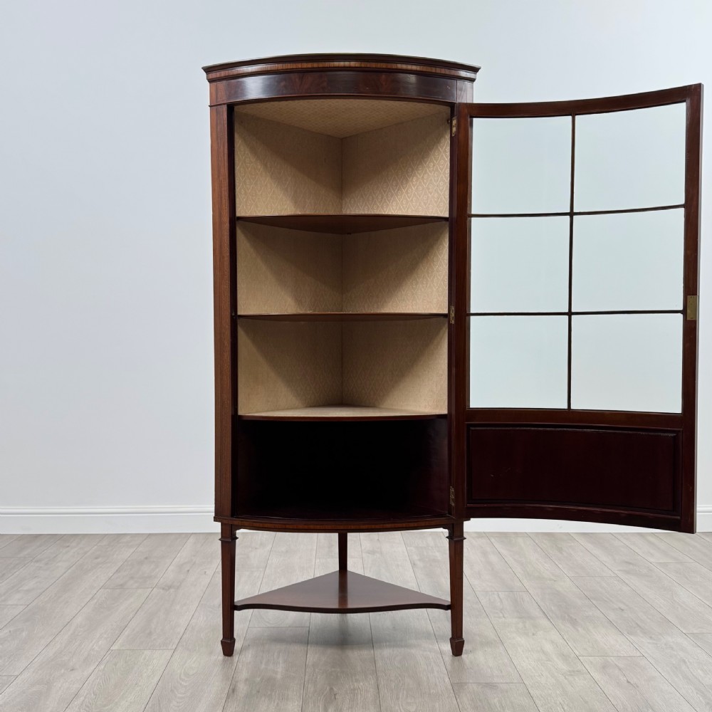 Antique 20th Century Fine Quality Corner Cabinet In Mahogany  View II