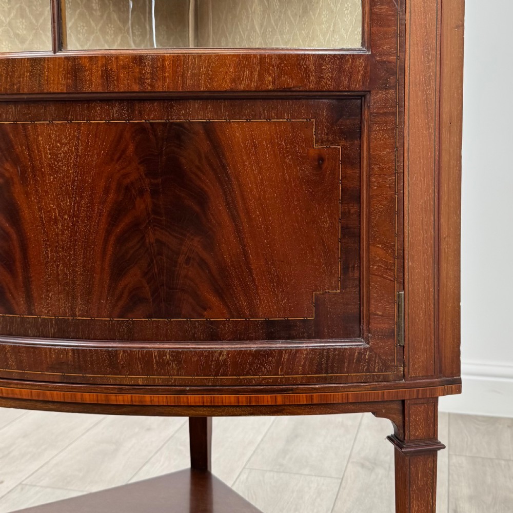 Antique 20th Century Fine Quality Corner Cabinet In Mahogany  View IV