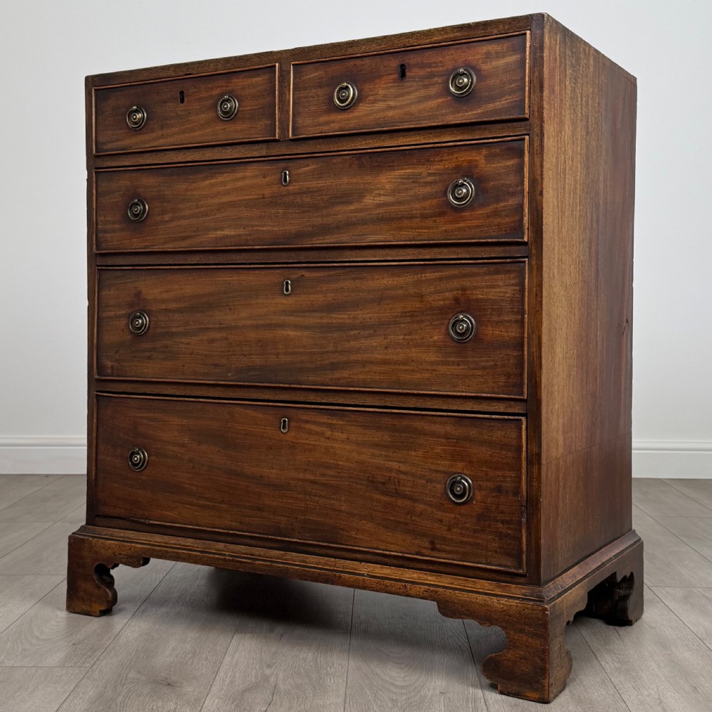 Antique 18th Century Fine Quality Chest Of Drawers In Mahogany  View II