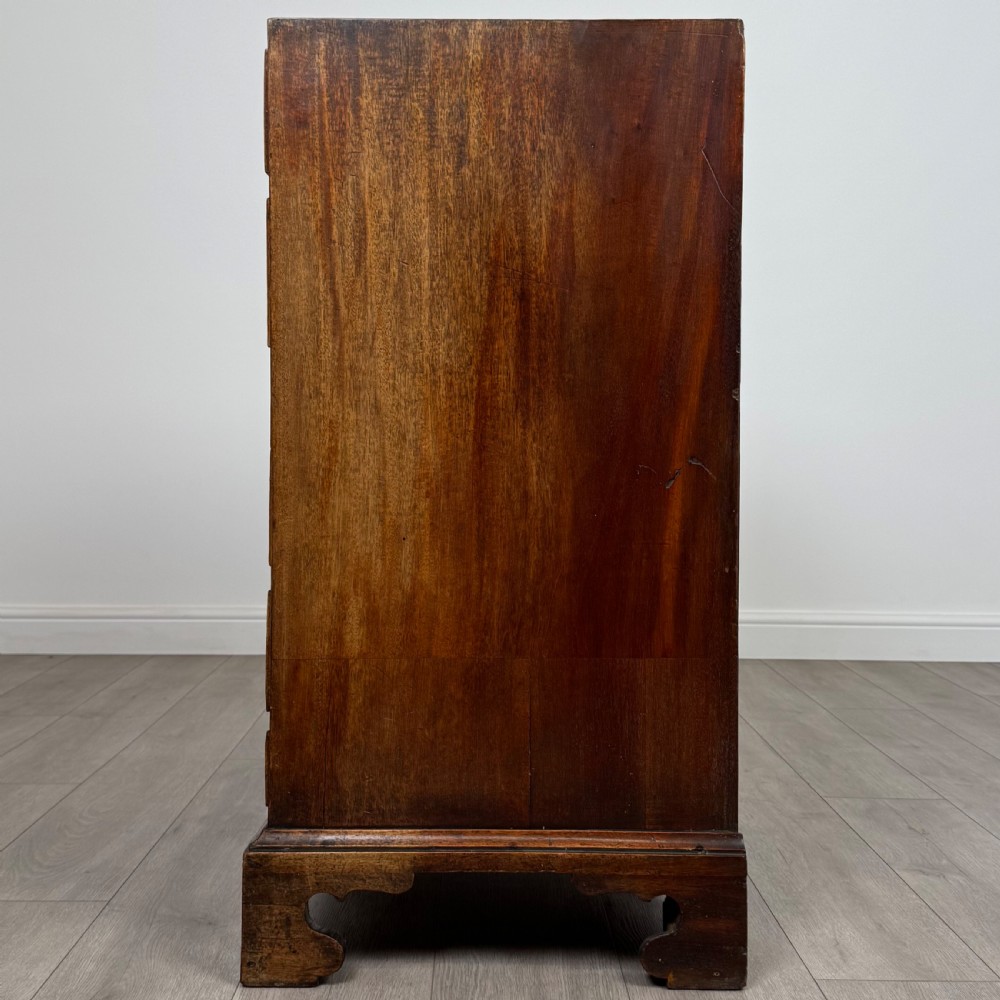 Antique 18th Century Fine Quality Chest Of Drawers In Mahogany  View III