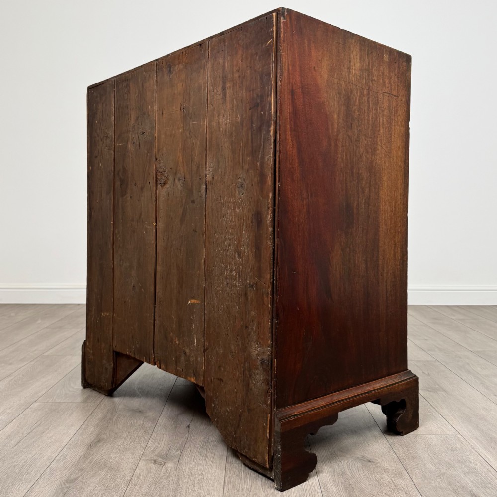 Antique 18th Century Fine Quality Chest Of Drawers In Mahogany  View VI