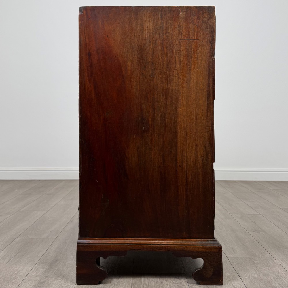 Antique 18th Century Fine Quality Chest Of Drawers In Mahogany  View VII