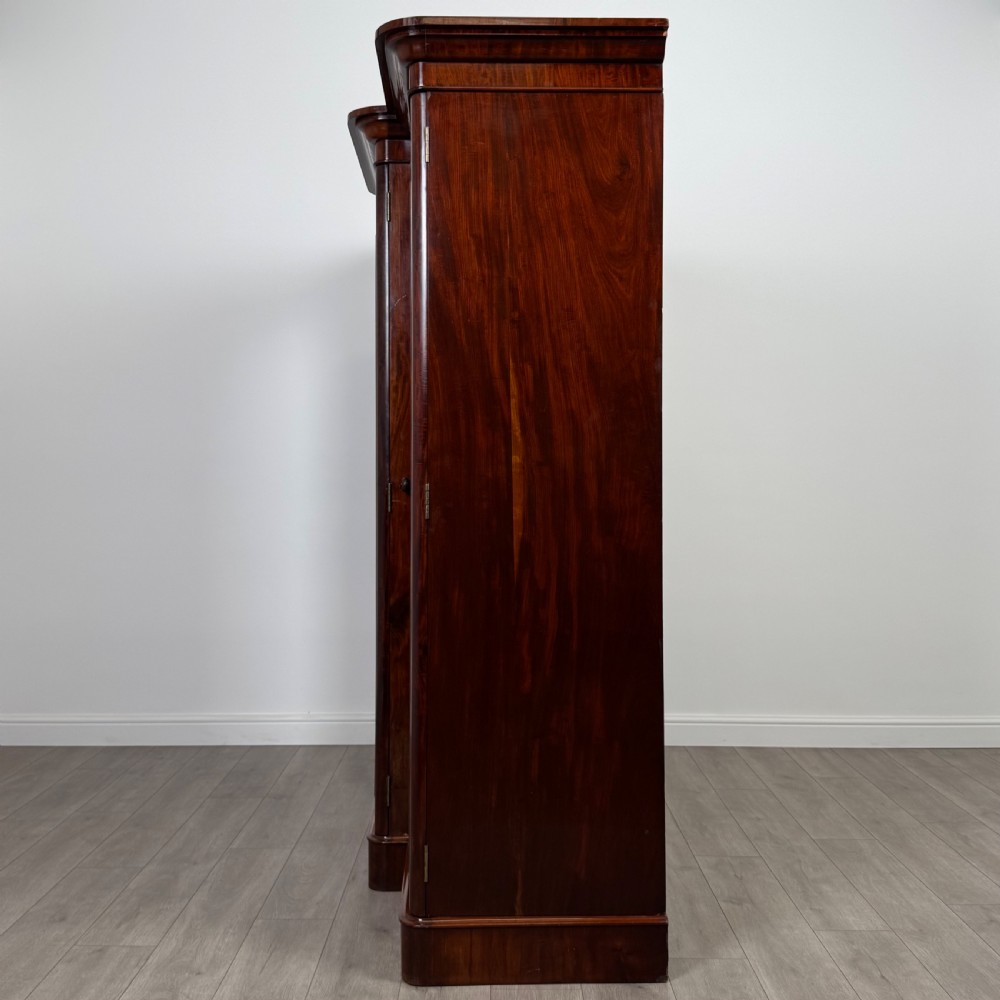  Antique 19th Century Fine Quality Wardrobe In Mahogany  View V