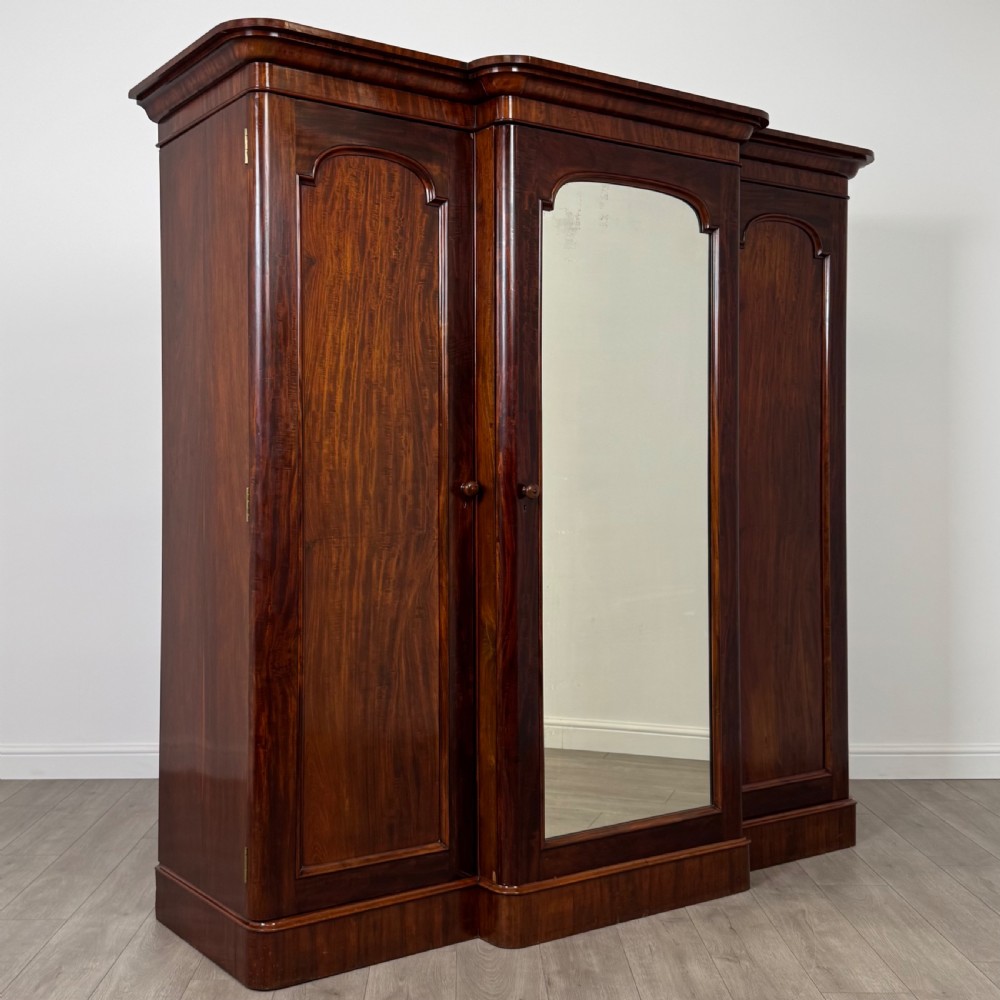  Antique 19th Century Fine Quality Wardrobe In Mahogany  View X