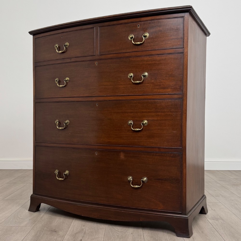 Antique 19th Century Bow Front Chest Of Drawers In Mahogany  View II
