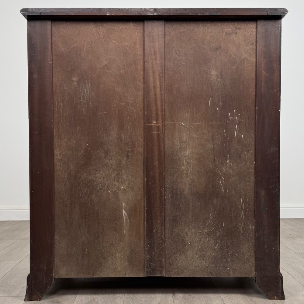 Antique 19th Century Bow Front Chest Of Drawers In Mahogany  View V