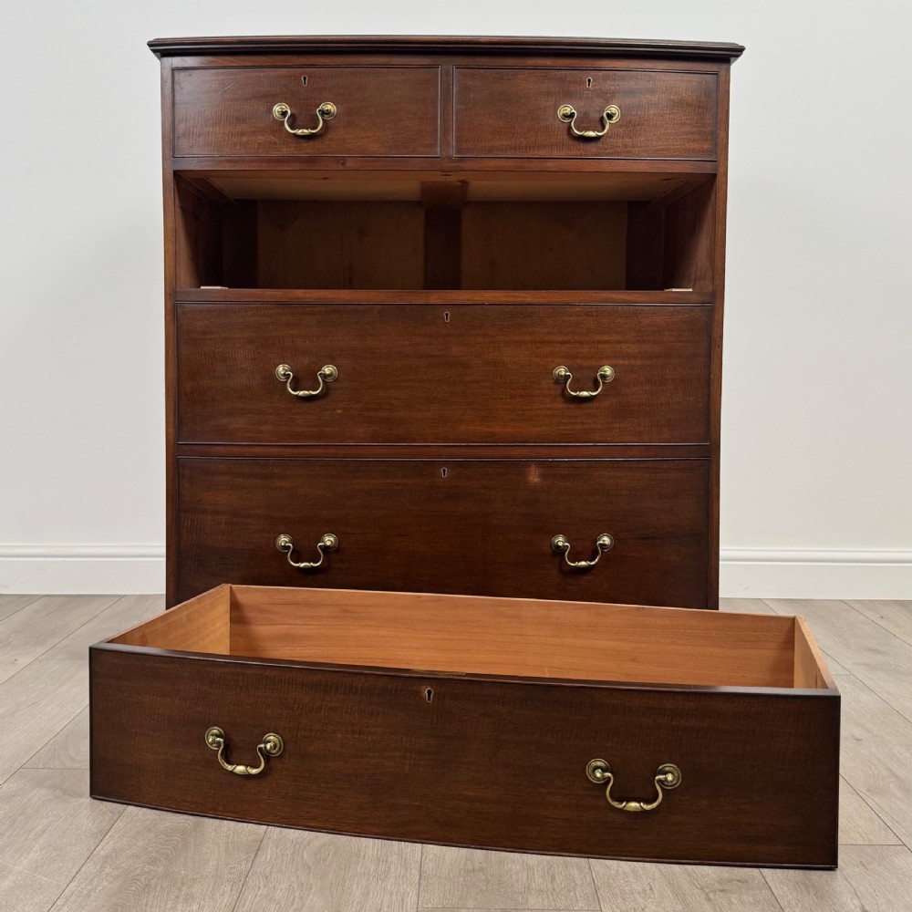 Antique 19th Century Bow Front Chest Of Drawers In Mahogany  View X