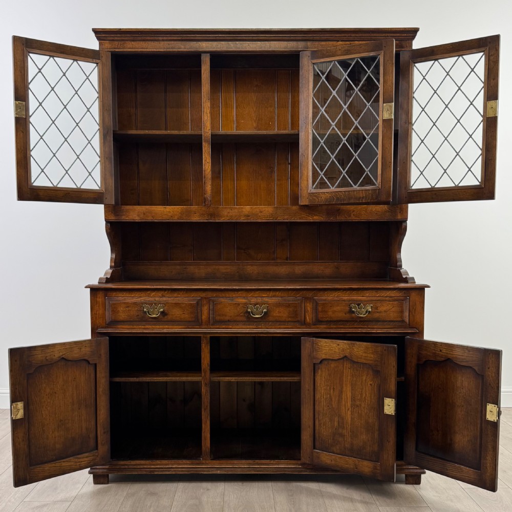 Antique 20th Century Fine Quality Oak Dresser View III