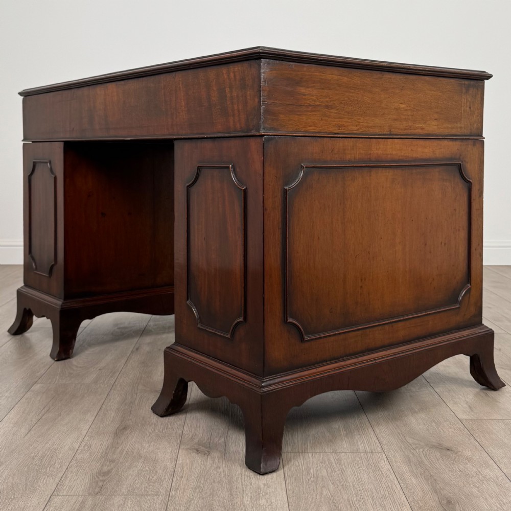  Antique 19th Century Fine Quality Pedestal Desk In Mahogany  View VII