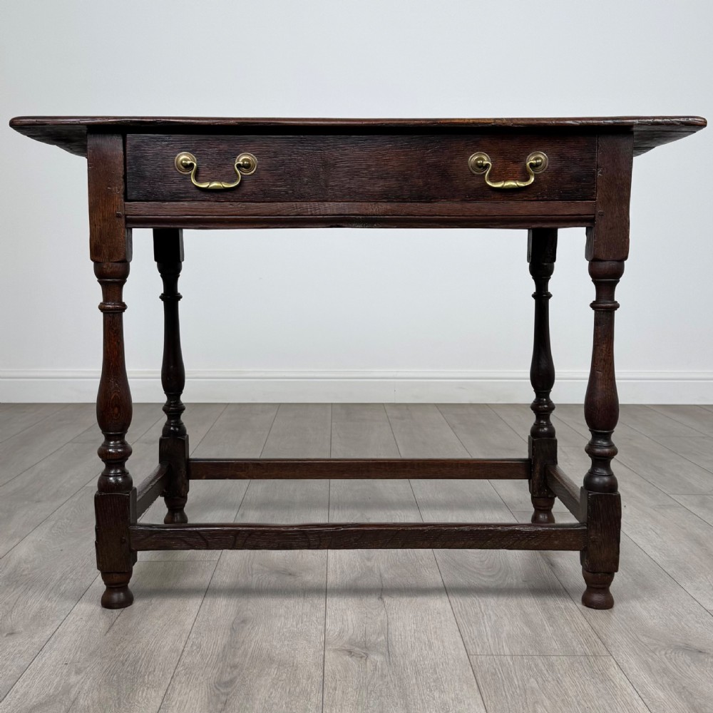 Antique 18th Century Good Quality Side Table In Oak 