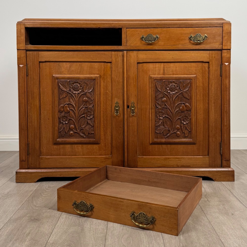 Antique 20th Century Carved Sideboard In Walnut  View XI