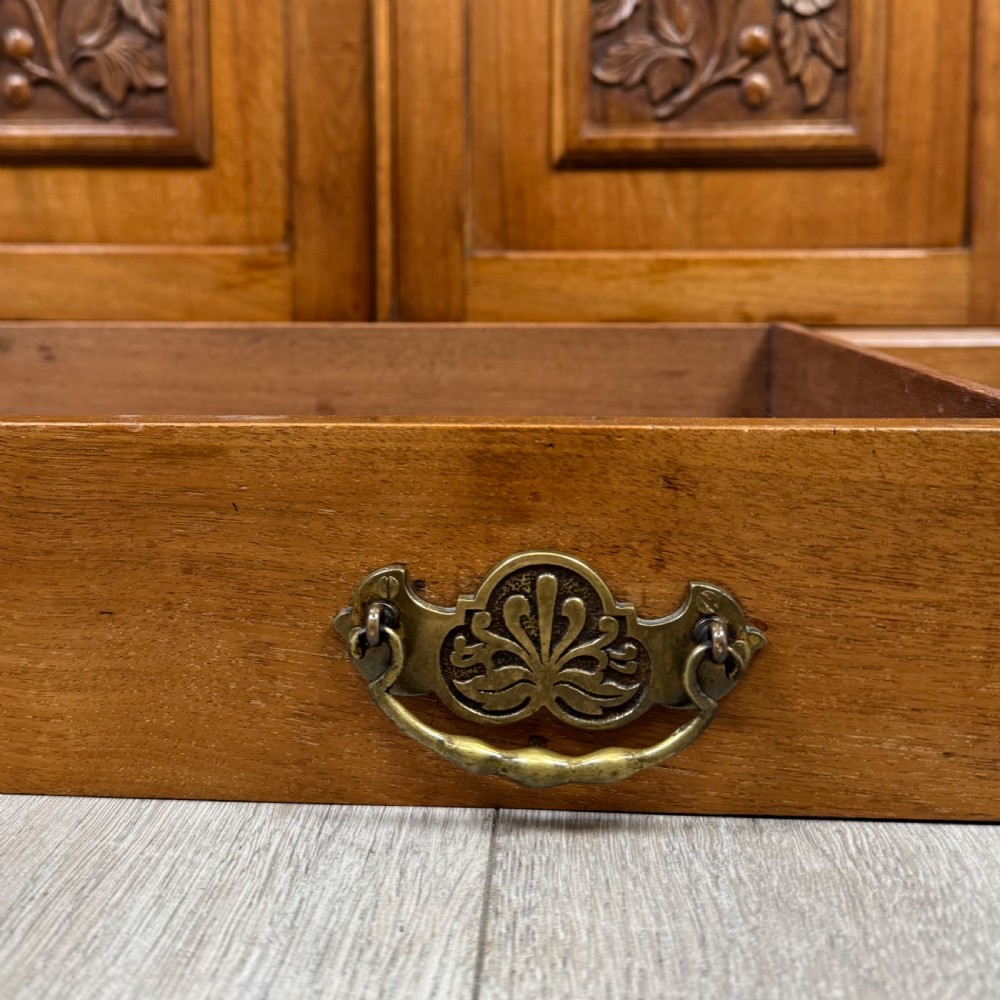 Antique 20th Century Carved Sideboard In Walnut  View XII