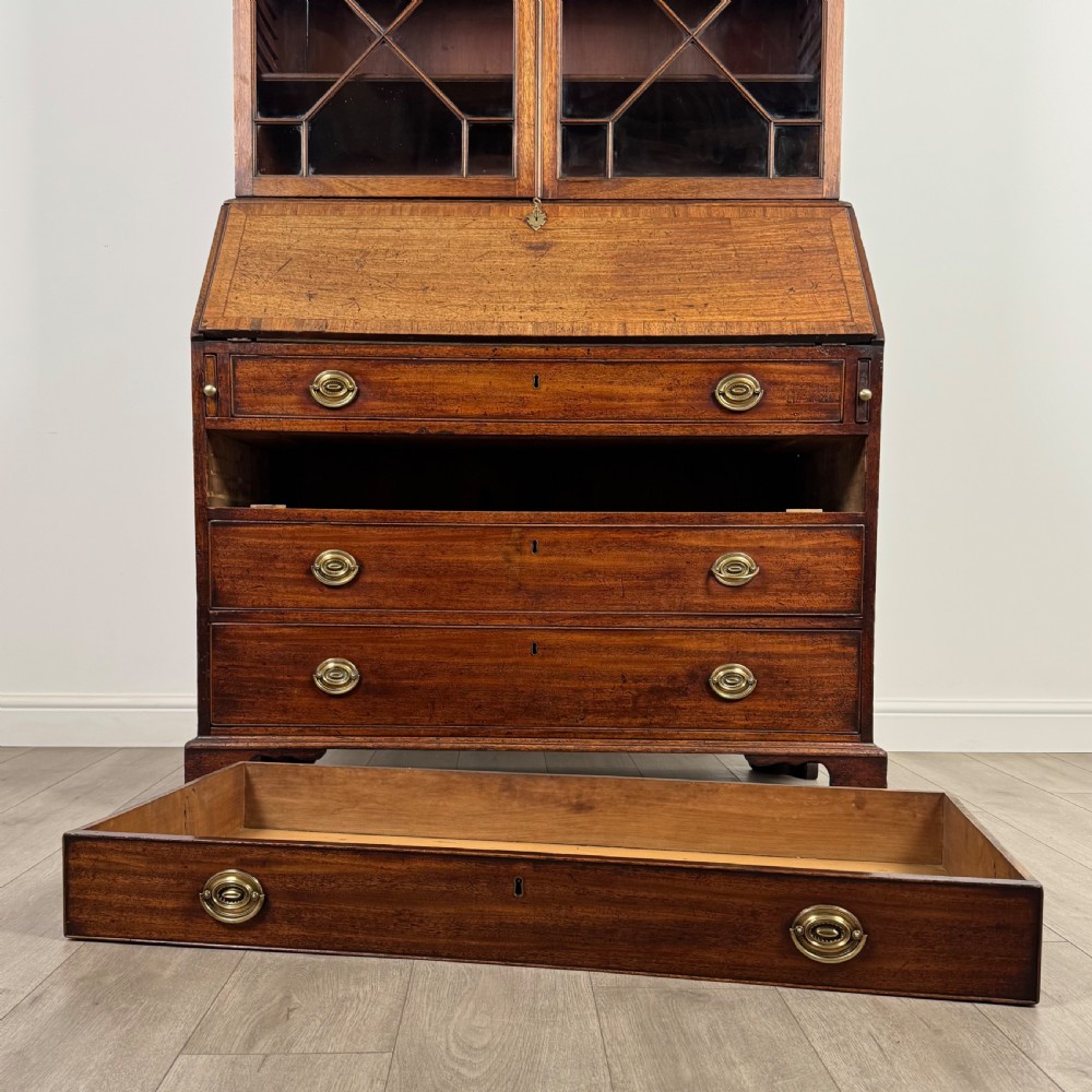  Antique 18th Century Fine Quality Bureau Bookcase In Mahogany  View XII