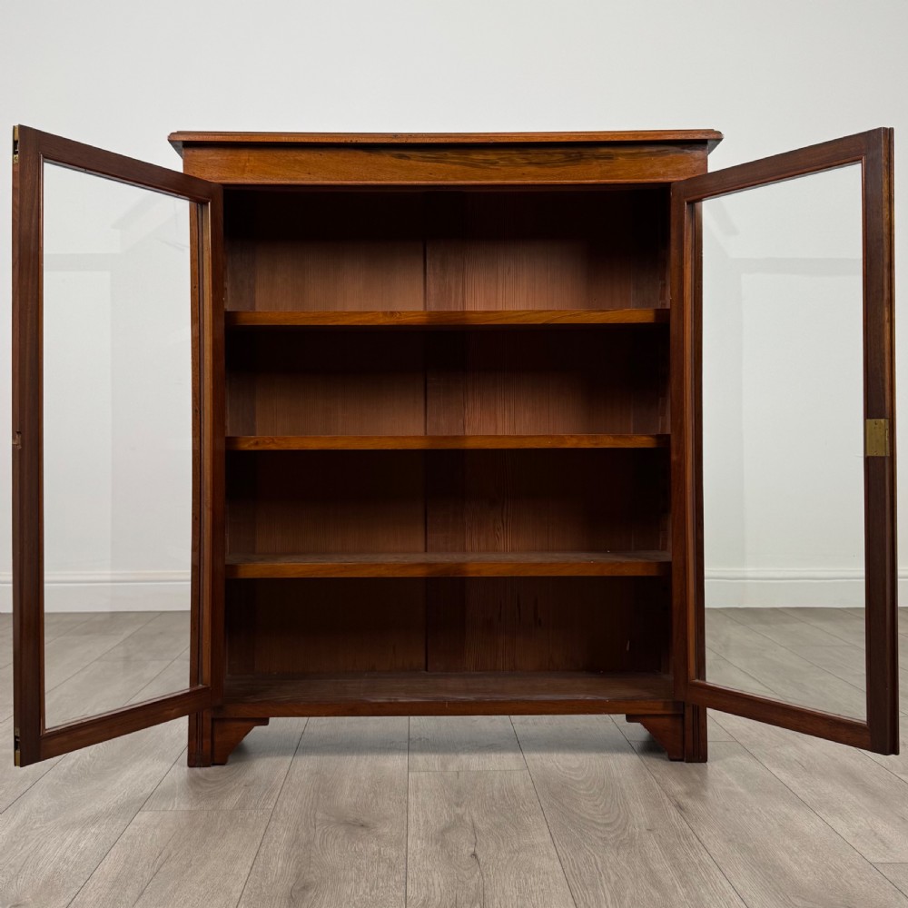 Antique 20th Century Good Quality Display Cabinet In Walnut  View III